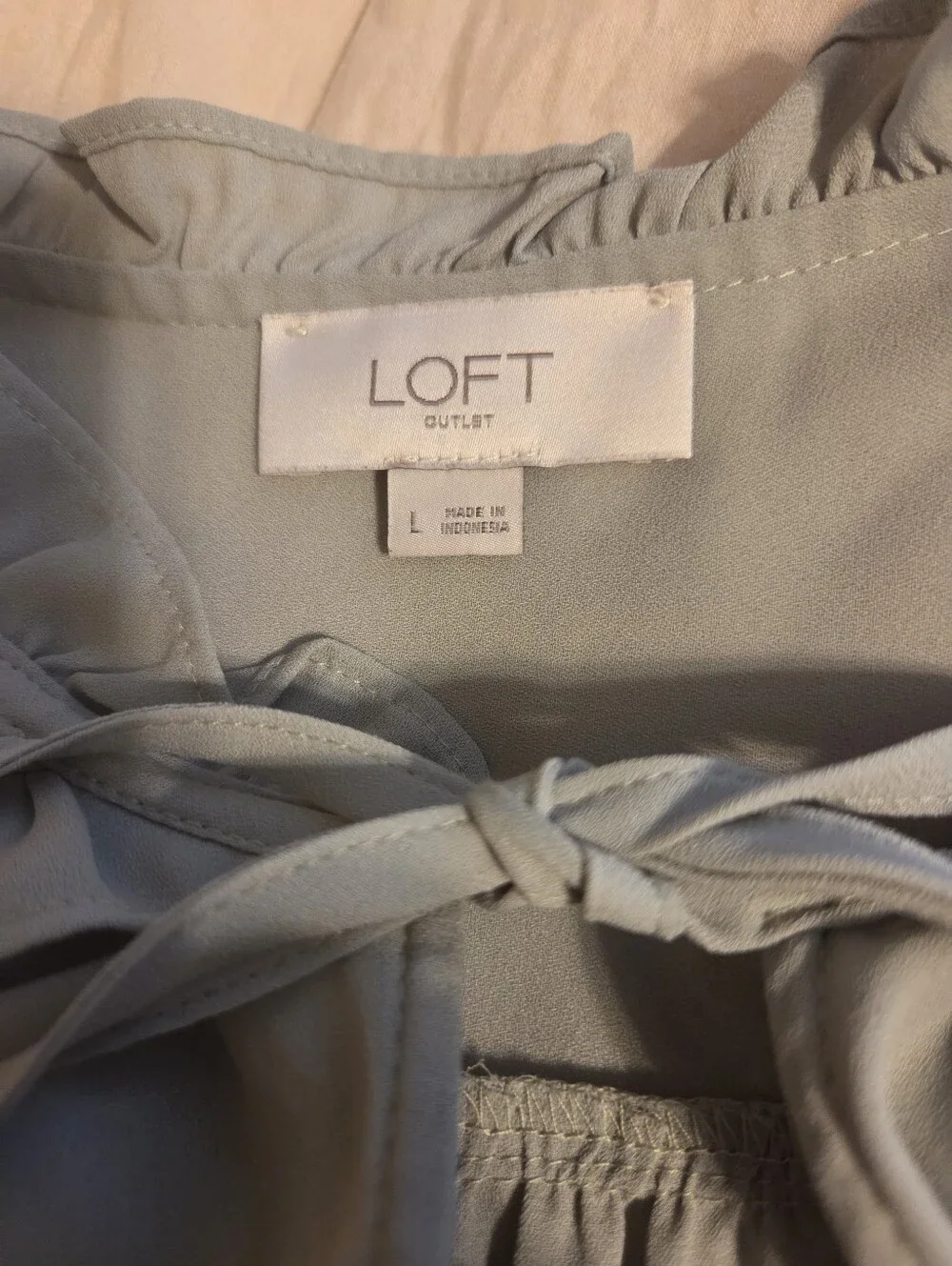 LOFT Sage Green Tie-Neck Blouse Excellent Large